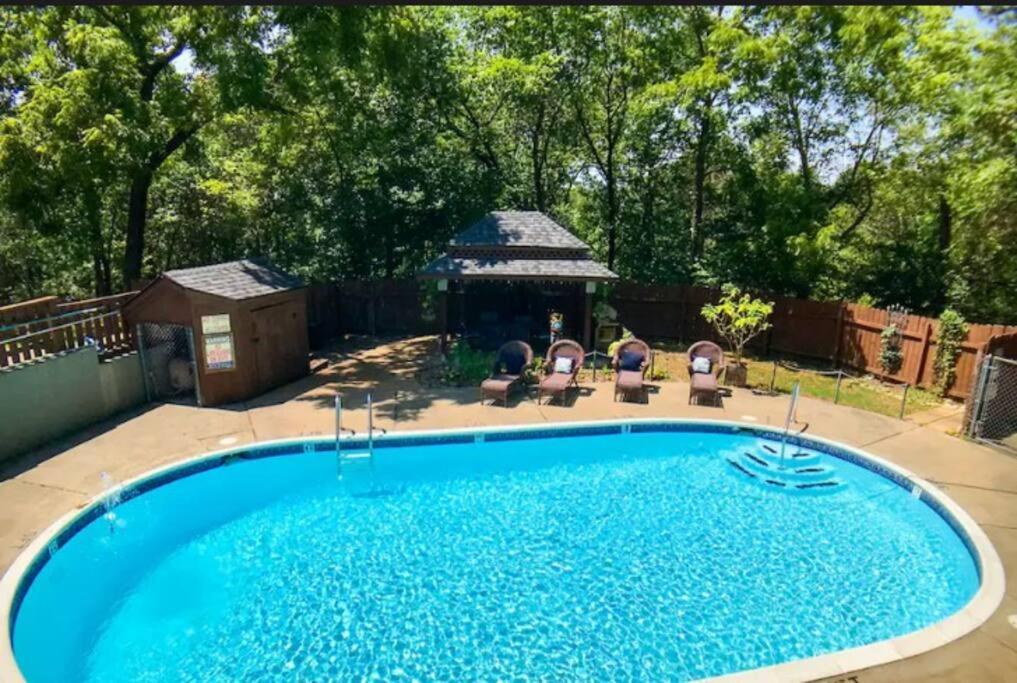 Jacuzzi Suite 204 - Tradewinds Eureka Springs Exterior photo